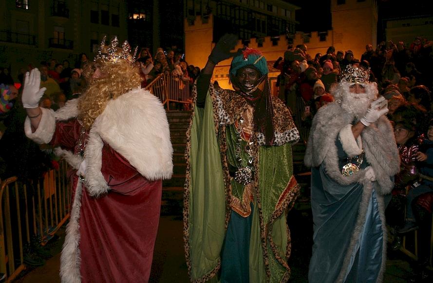 Miles de personas asistieron a la Cabalgata de Reyes de Torrelavega