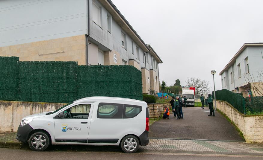 Operativo de la Guardia Civil logra la marcha de una familia conflictiva de Polanco