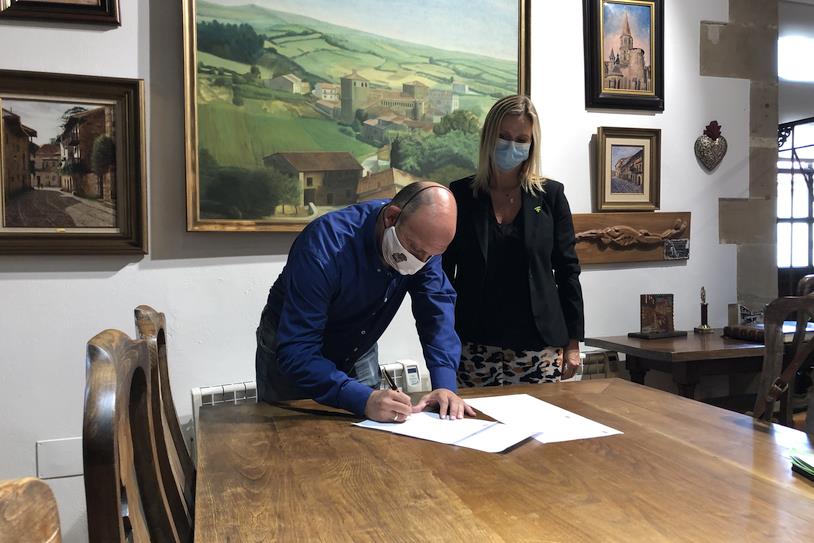  Santillana del Mar firma un convenio con el Colegio de Farmacéuticos de Cantabria