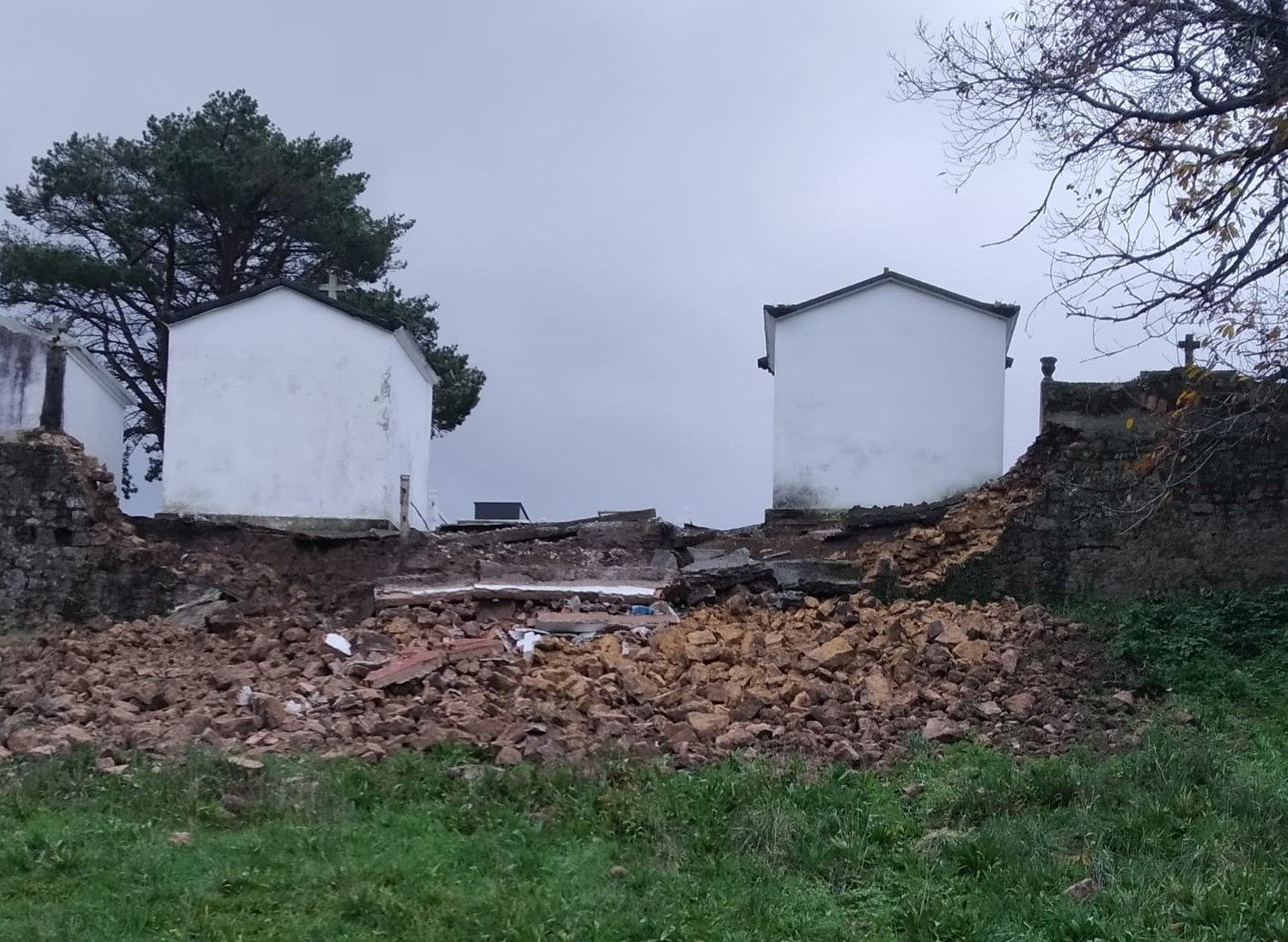  Este lunes comenzarán las obras de urgencia para reparar el muro posterior del cementerio de Geloria