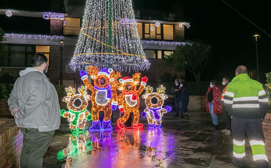  Homenaje a los voluntarios de Protección Civil en el encendido del alumbrado navideño en Polanco