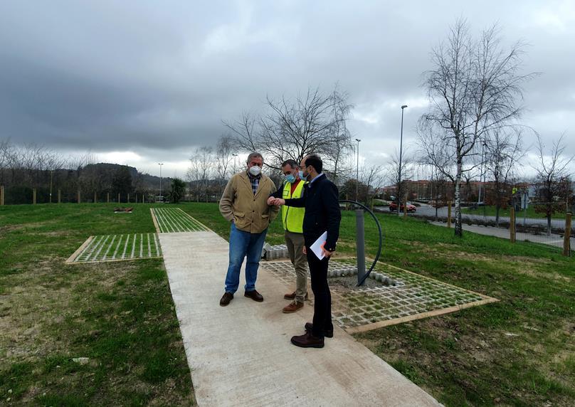  El primer parque canino de Torrelavega se abrirá en marzo y tendrá 2.000 metros cuadrados