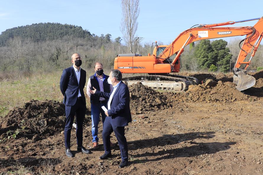  Comienzan las obras de un nuevo aparcamiento junto al pabellón Pérez Pachín, en el Barrio Covadonga