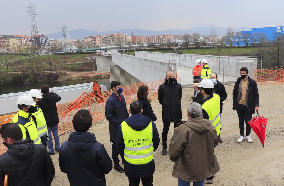  La pasarela sobre el Saja-Besaya podría estar en funcionamiento en abril