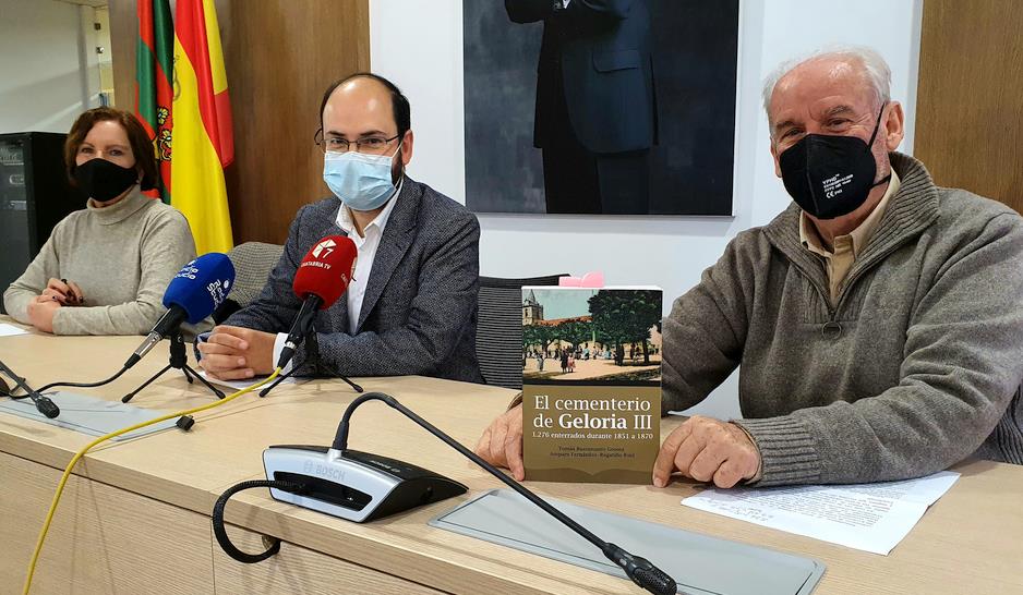  Presentado el libro ‘El cementerio de Geloria III’, de Tomás Bustamante y Amparo Fernández Regatillo