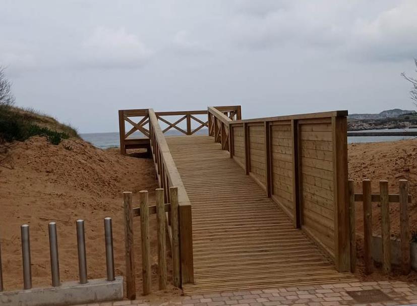  El Ayuntamiento de Suances concluye las obras de las pasarelas y miradores en la zona de las dunas