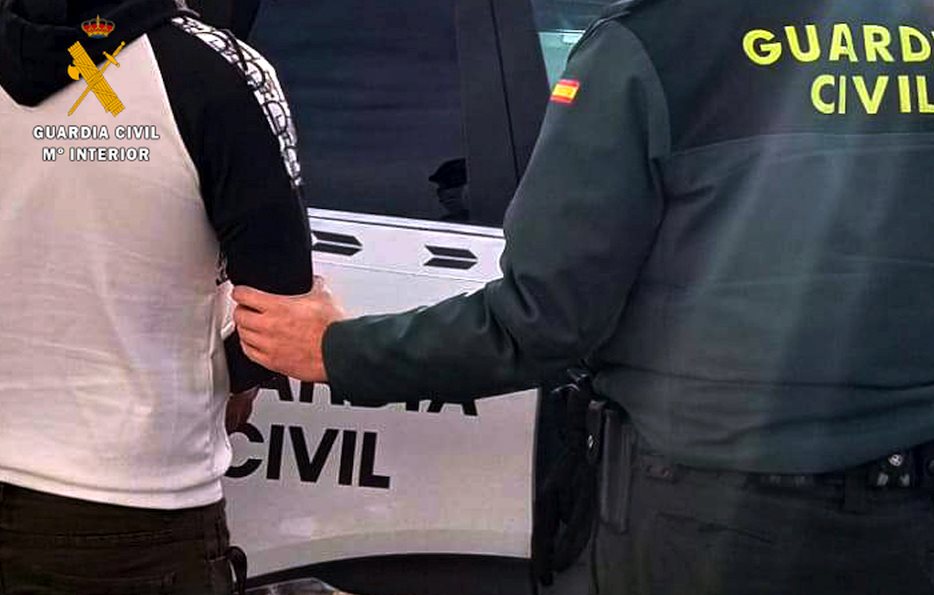  La Guardia Civil detiene a un hombre por el robo a mano armada en un estanco de Santiago de Cartes