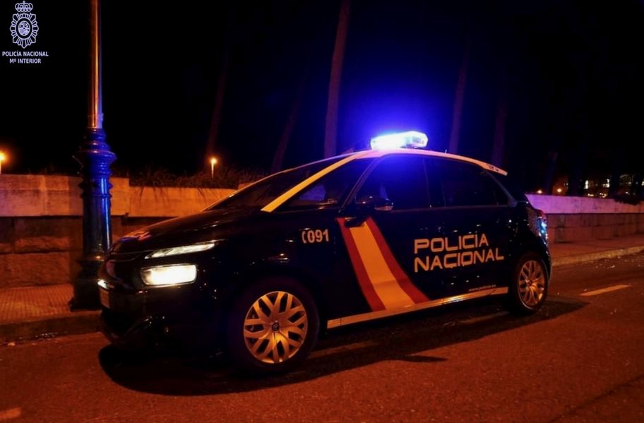  La Policía Nacional detiene a cuatro individuos por un delito de robo con fuerza en la cafetería de una empresa