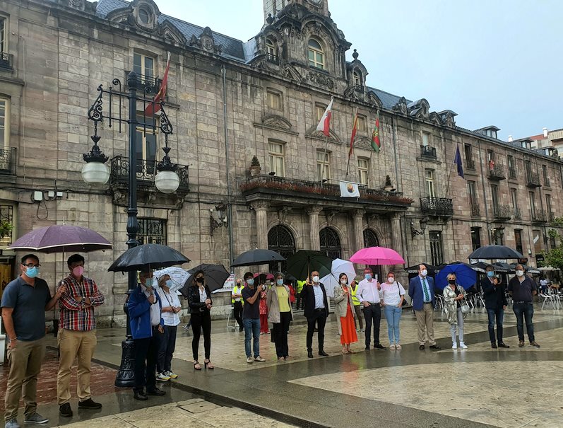  Torrelavega muestra su solidaridad con las últimas víctimas de la violencia machista