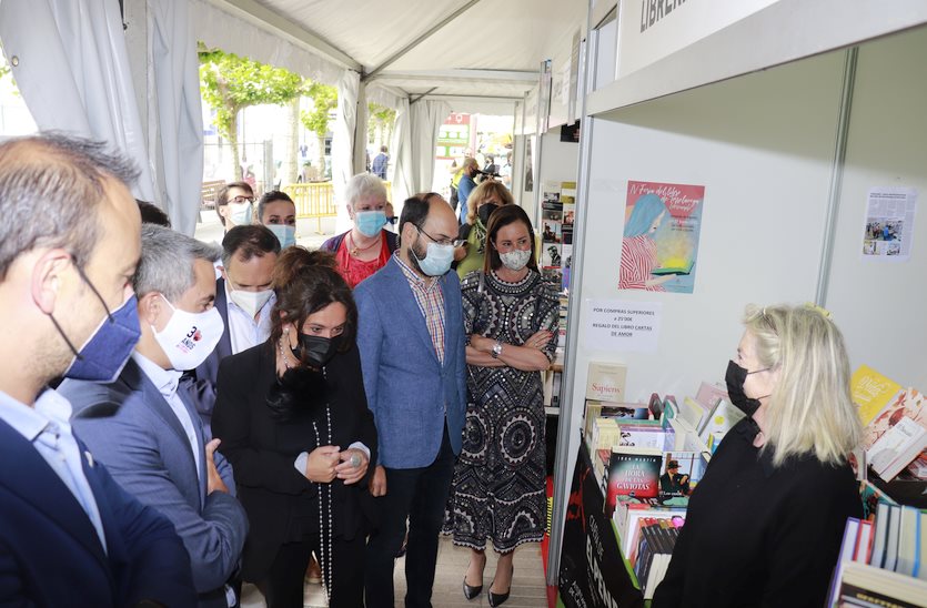  La Avenida de España acoge la Feria del Libro de Torrelavega hasta el 27 de junio