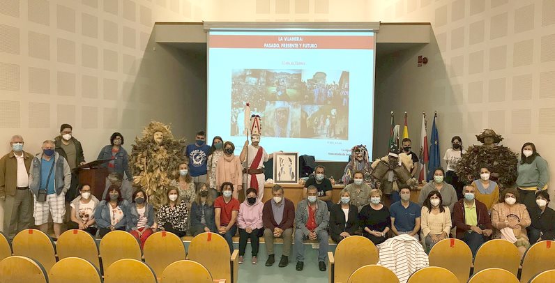  «Toda la literatura que rodea a la danza de Las Lanzas es falsa», asegura Fernando Gomarín en Torrelavega