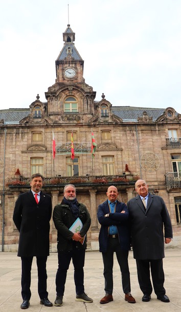 Vox presenta a Roberto García Corona como su coordinador en Torrelavega