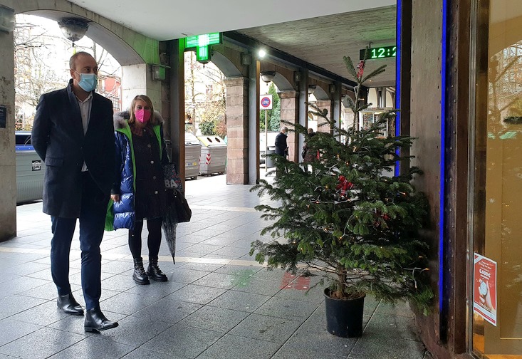  Cerca de 400 establecimientos participan en el I Concurso de Árboles de Navidad de Torrelavega