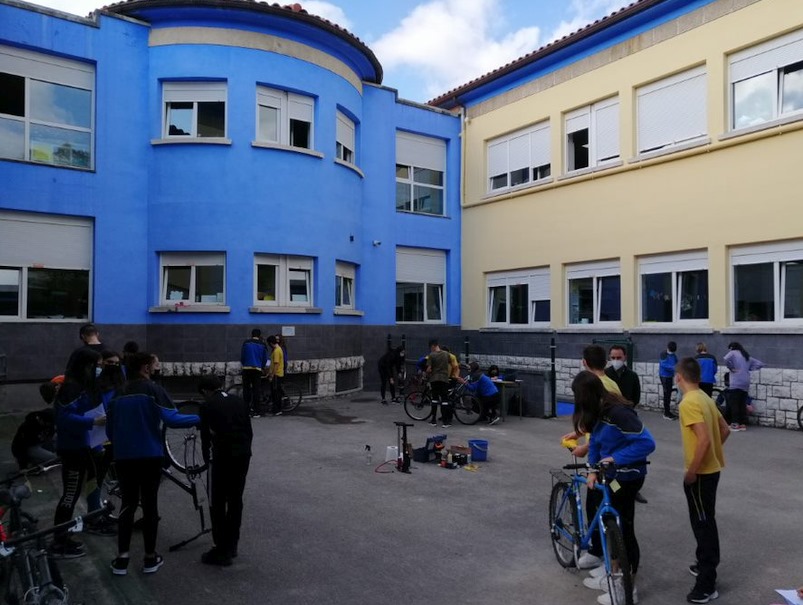 El colegio El Salvador reanuda y amplía su proyecto de movilidad con 15 bicicletas del Ayuntamiento