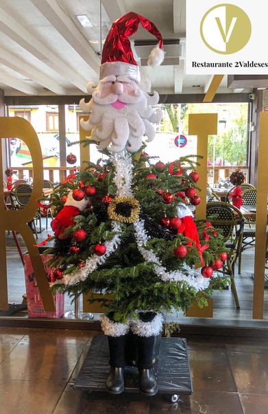 El restaurante 2 Valdeses gana el I Concurso de Árboles de Navidad de Torrelavega
