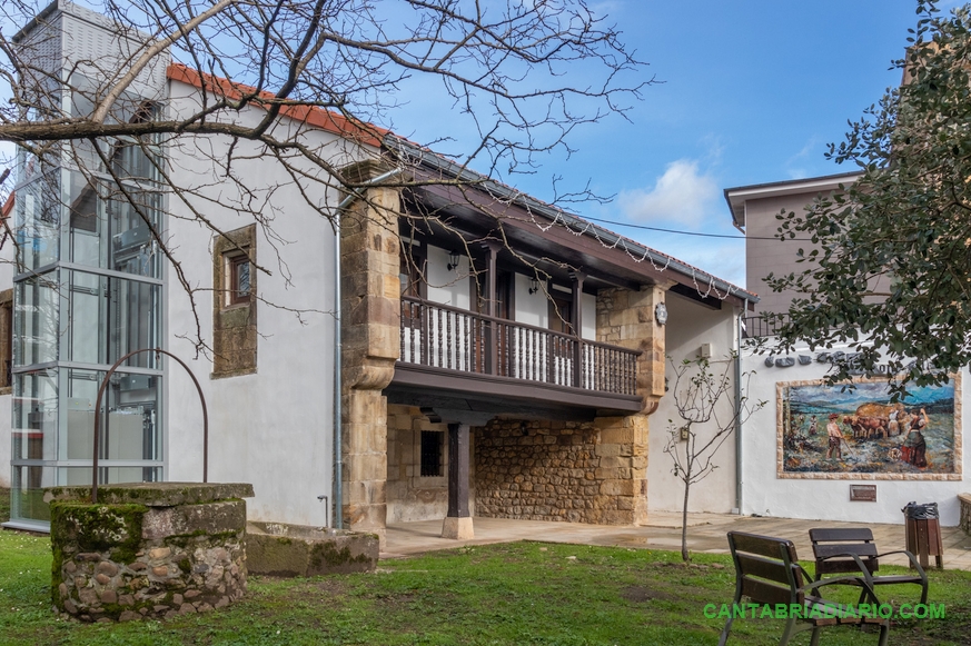 Polanco homenajea al hispanista Anthony Clarke imponiendo su nombre a la Casa de Cultura