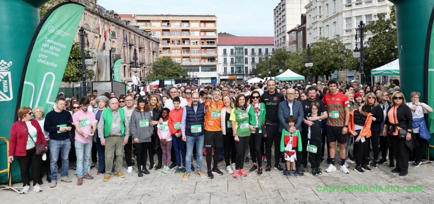 En la foto de Lara Revilla (Gobierno de Cantabria) la tradicional salida de la VII Marcha contra el Cáncer de Torrelavega