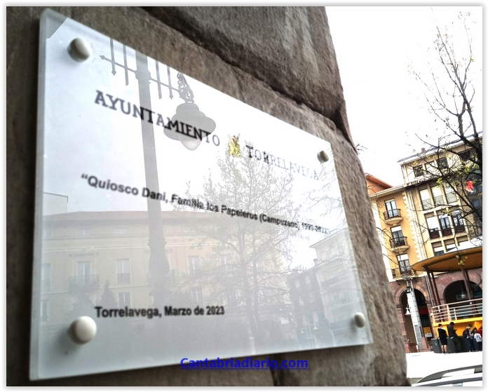 El quiosco de la Plaza Mayor ya no está y una placa conmemora sus 80 años de historia