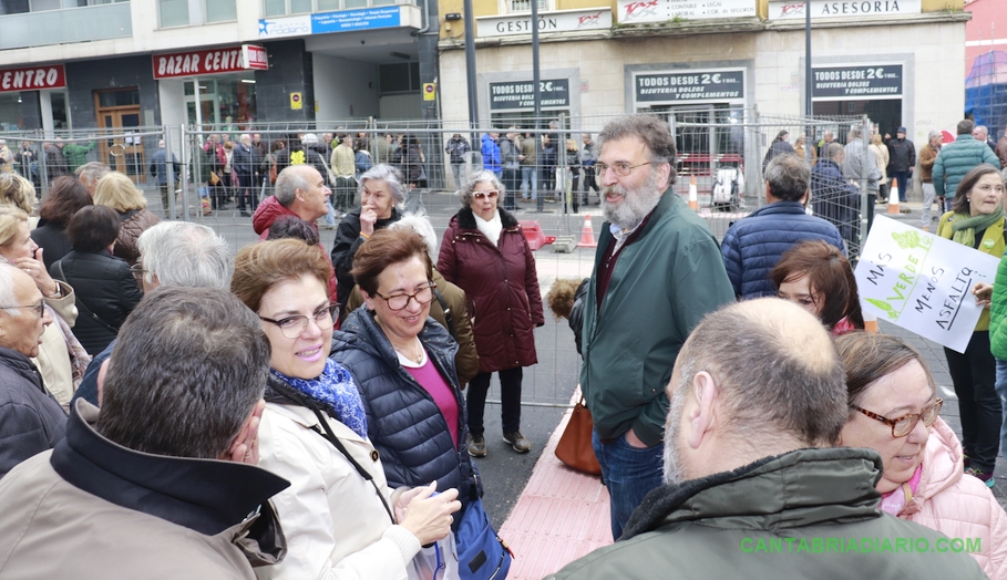 Vecinos y comerciantes de Julián Ceballos reclaman cambios en la obra