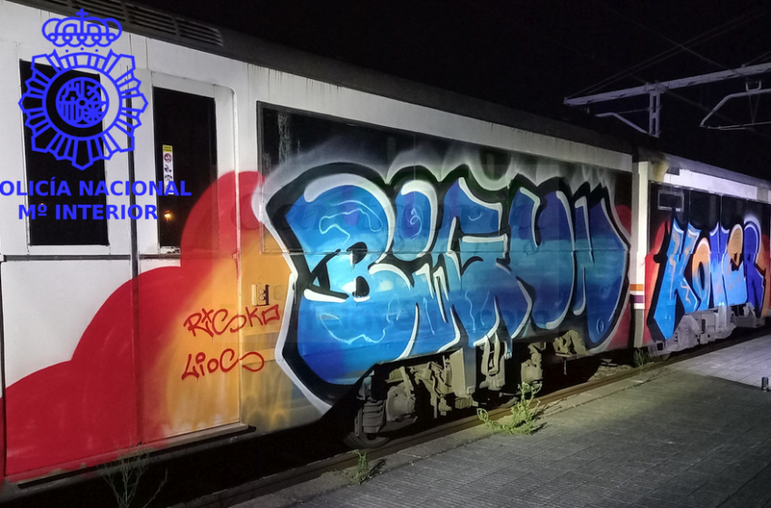  Detenidos dos jóvenes por realizar varias pintadas en vagones de tren