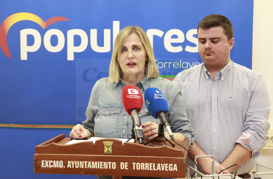 El portavoz municipal del PP, Miguel Ángel Vargas, y la concejal Rosa Fernández - (C) Foto: David Laguillo