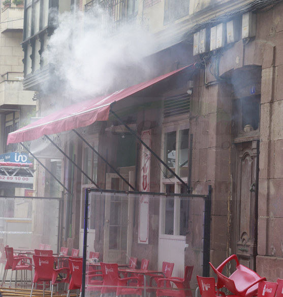 Los Bomberos de Torrelavega sofocan un incendio que afectó a la cafetería Urbano´s - (C) Fotos: David Laguillo-CANTABRIA DIARIO