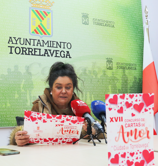 La concejala de Cultura Esther Vélez ha presentado el XVII Concurso de Cartas de Amor ‘Ciudad de Torrelavega’