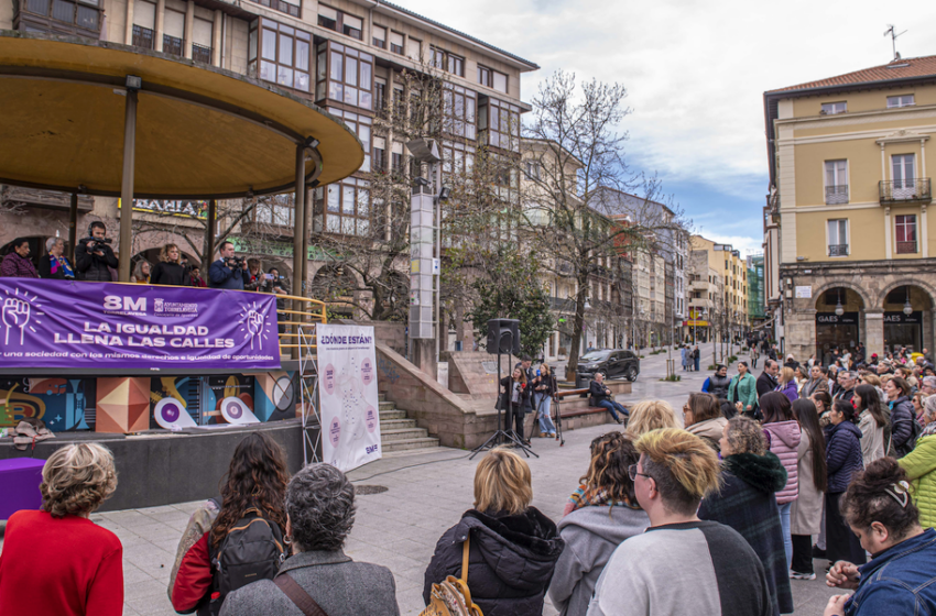  8M en Torrelavega: «La igualdad llena las calles»