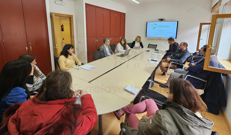 Presentado el concurso de naturalización de patios de escuelas de educación infantil y primaria de Torrelavega