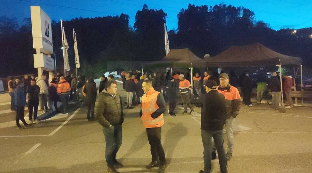 Se reanuda la huelga con un nuevo paro total en la fábrica de Bridgestone en Puente San Miguel