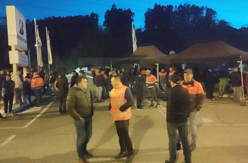 Se reanuda la huelga con un nuevo paro total en la fábrica de Bridgestone en Puente San Miguel