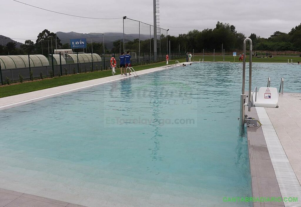 Otra defecación obliga a cerrar la piscina grande de Tanos hasta el martes