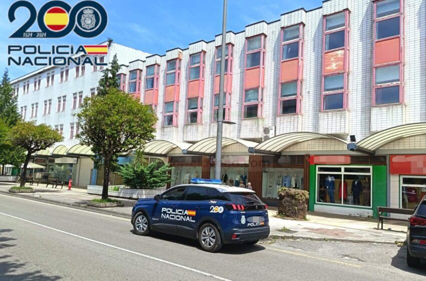  La Policía Nacional salva a una persona de ser arrollada por un tren en Torrelavega